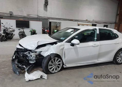 2022 Toyota Camry Le Awd z USA, uszkodzony, nr VIN 4T1C11BKXNU047904